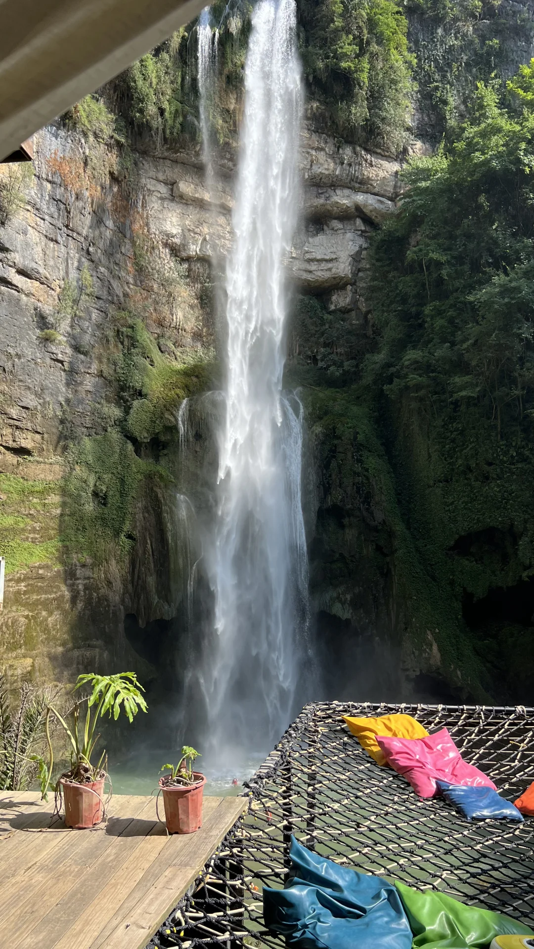 藏在山里的瀑布