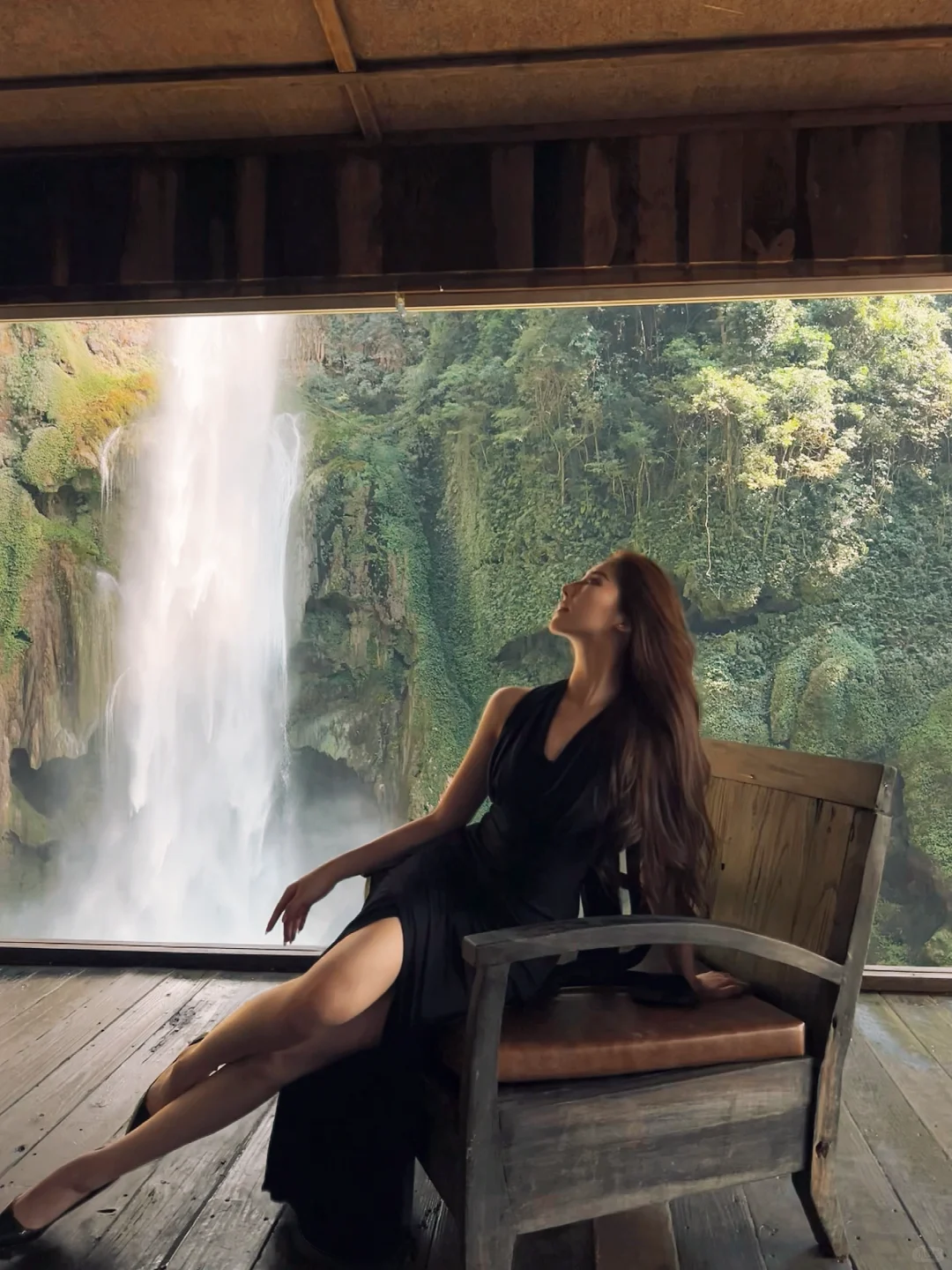 藏在山里的瀑布