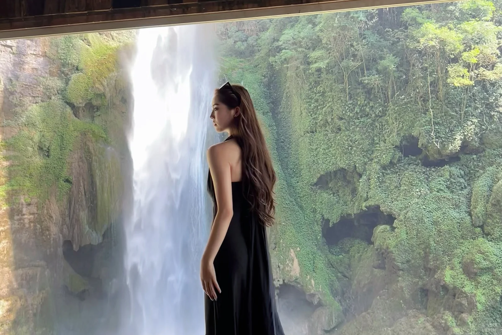 藏在山里的瀑布