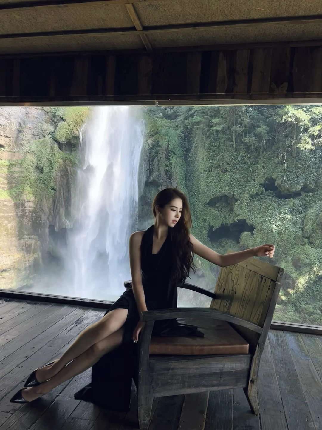 藏在山里的瀑布