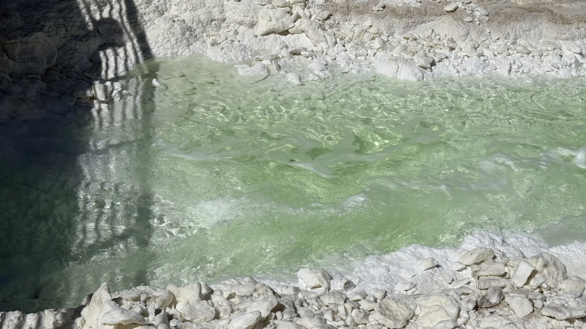 察尔汗盐湖的绿让人难以忘怀