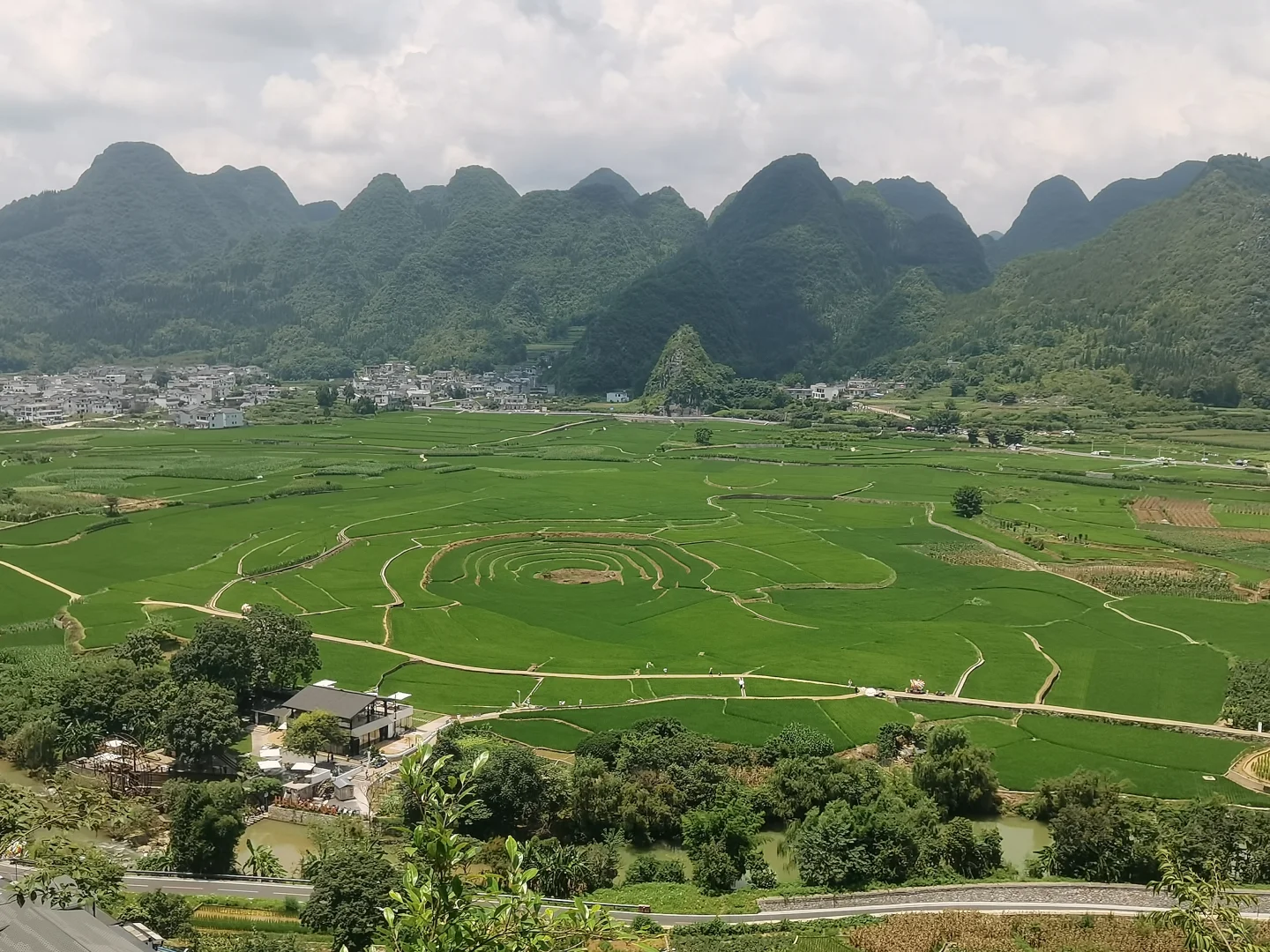 山水田园风光美不胜收———万峰林景区