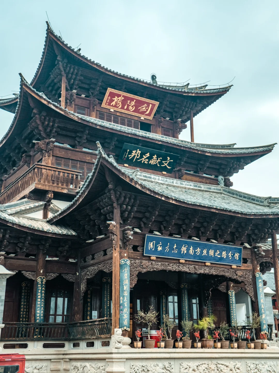 比起大理，我更喜欢这座底蕴深厚的云南小城