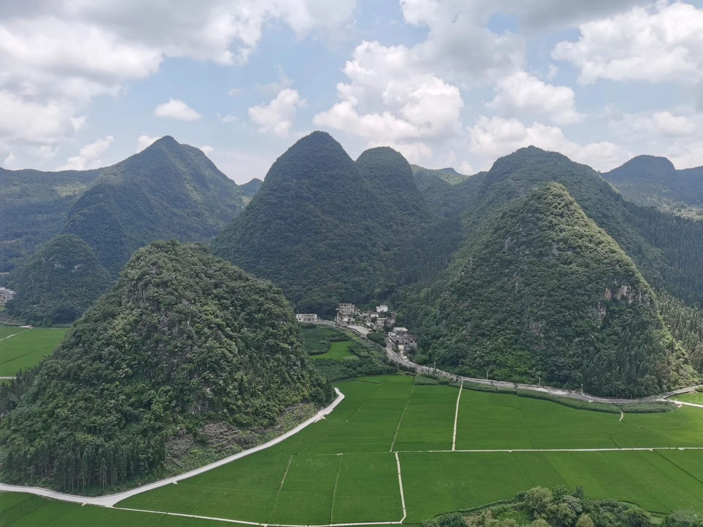 山水田园风光美不胜收———万峰林景区