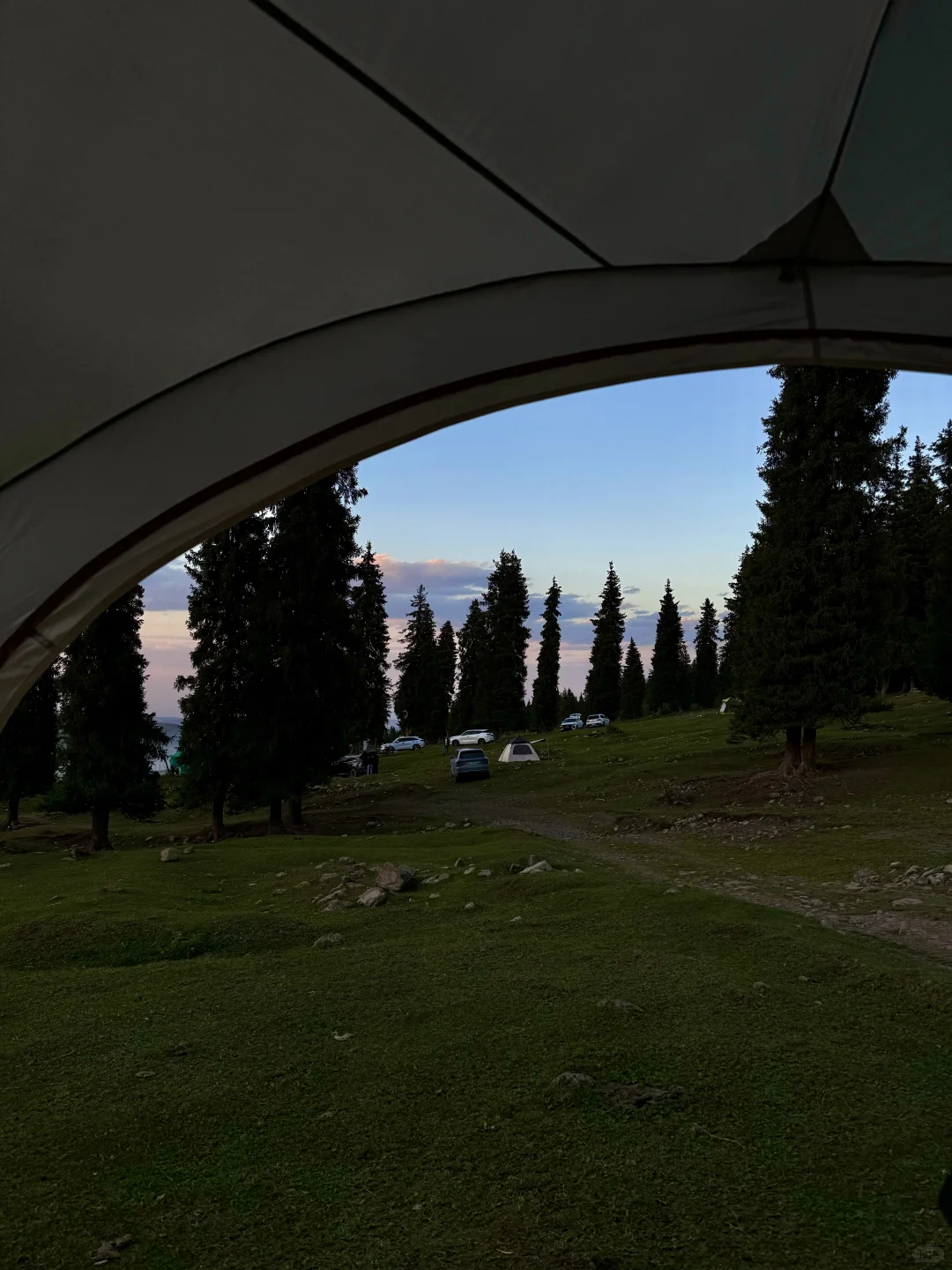 连续一个月周末上山的新疆人去哪里露营1