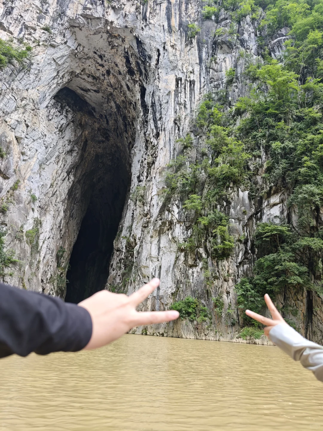 天峨县,川洞河燕子湖景区
