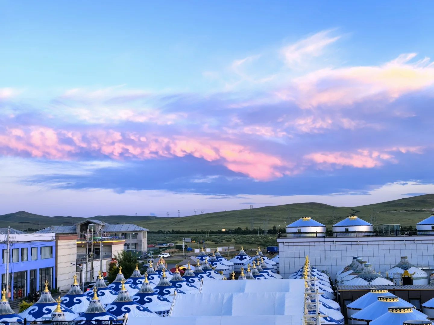 辉腾锡勒草原,牛马的天堂