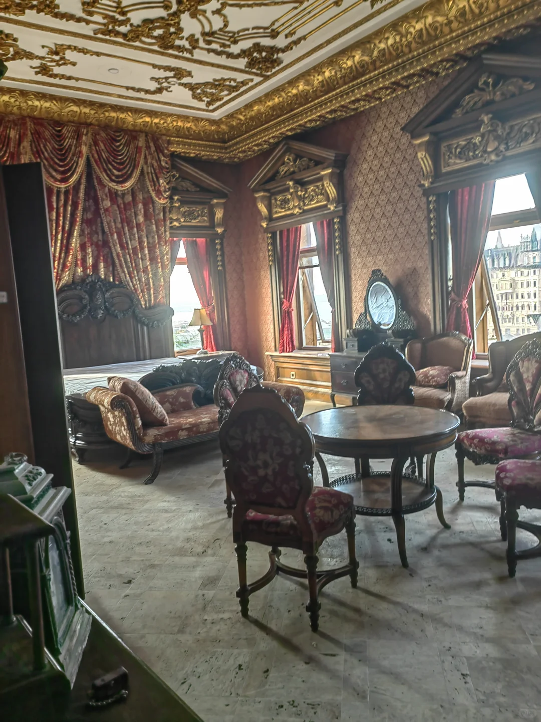 最坑景点之一，王多鱼酒店