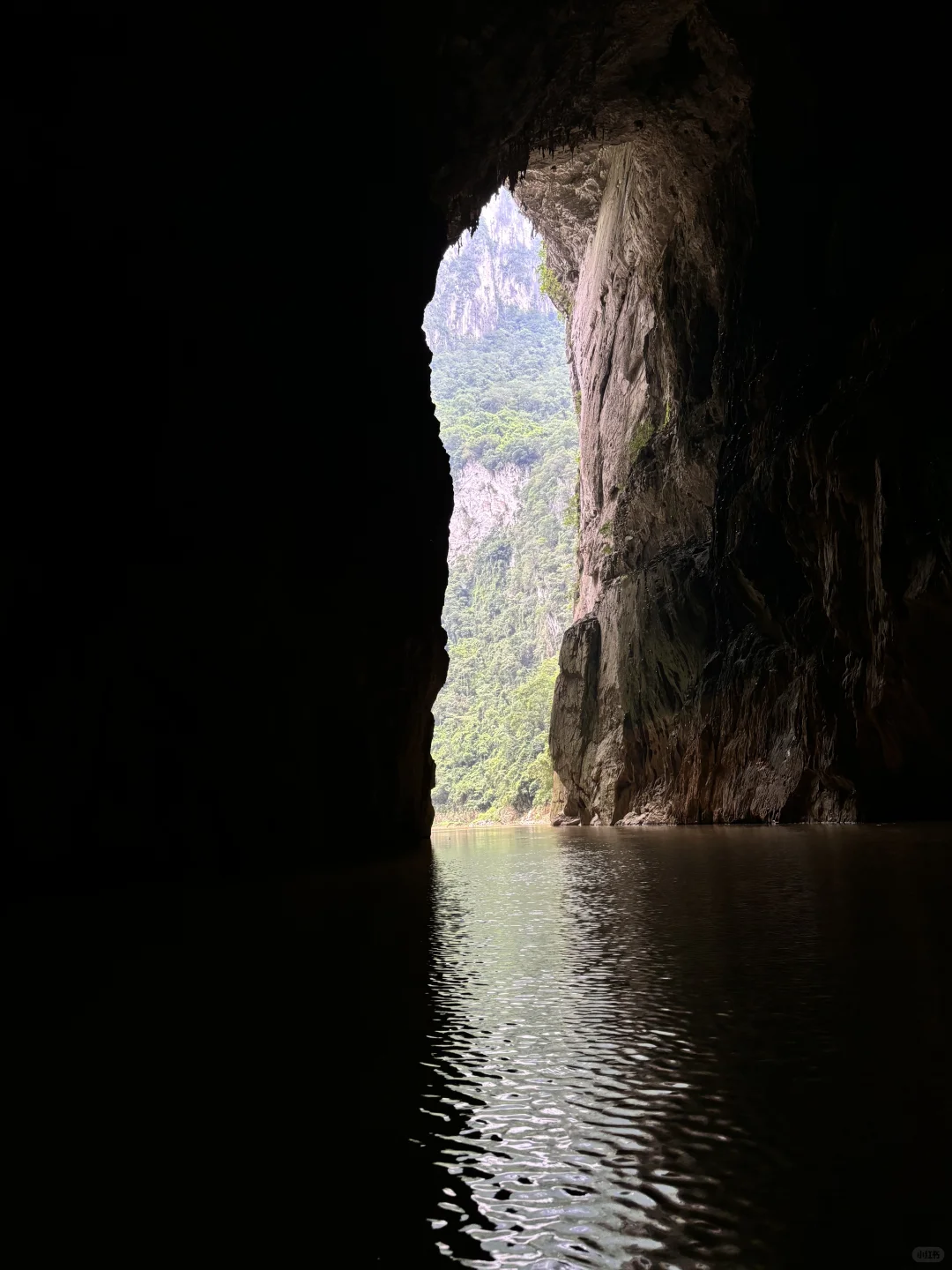天峨县,川洞河燕子湖景区