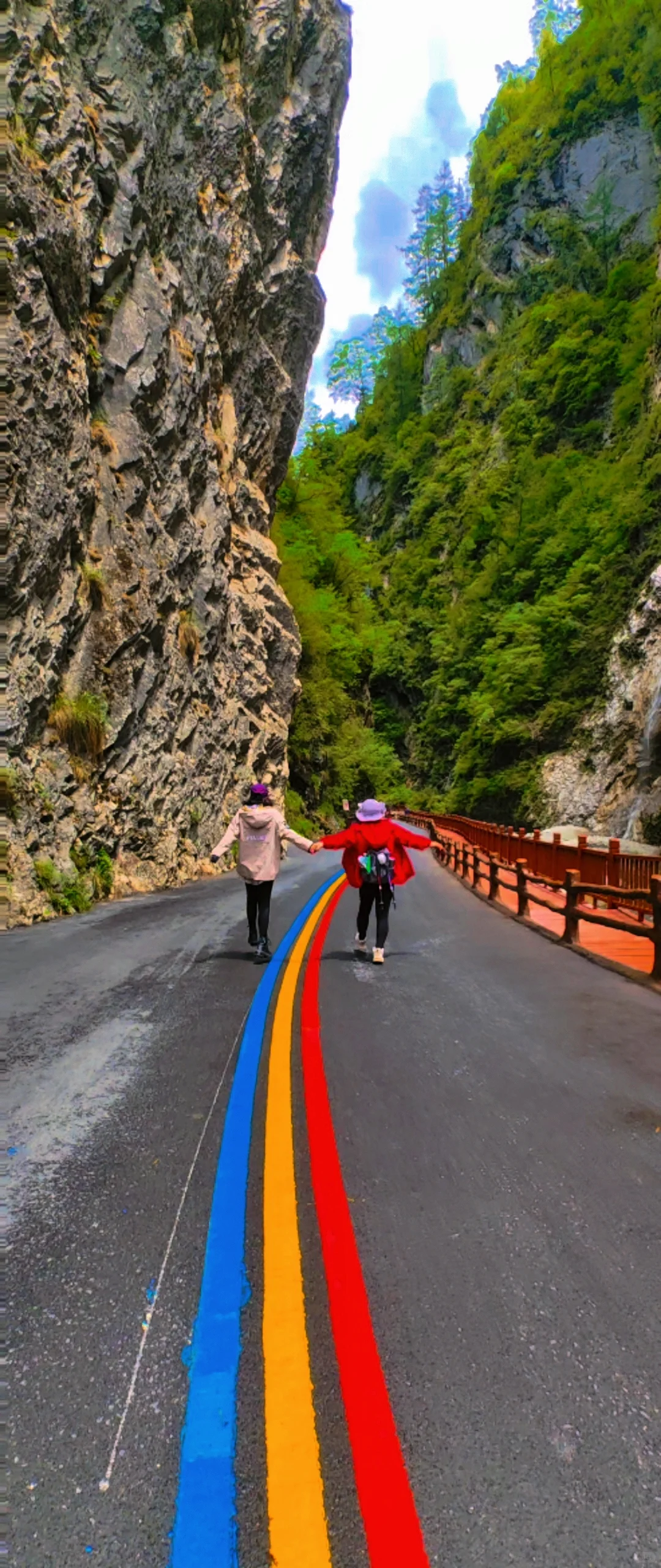 官鹅沟 千年爱恋铸就的陇南秘境