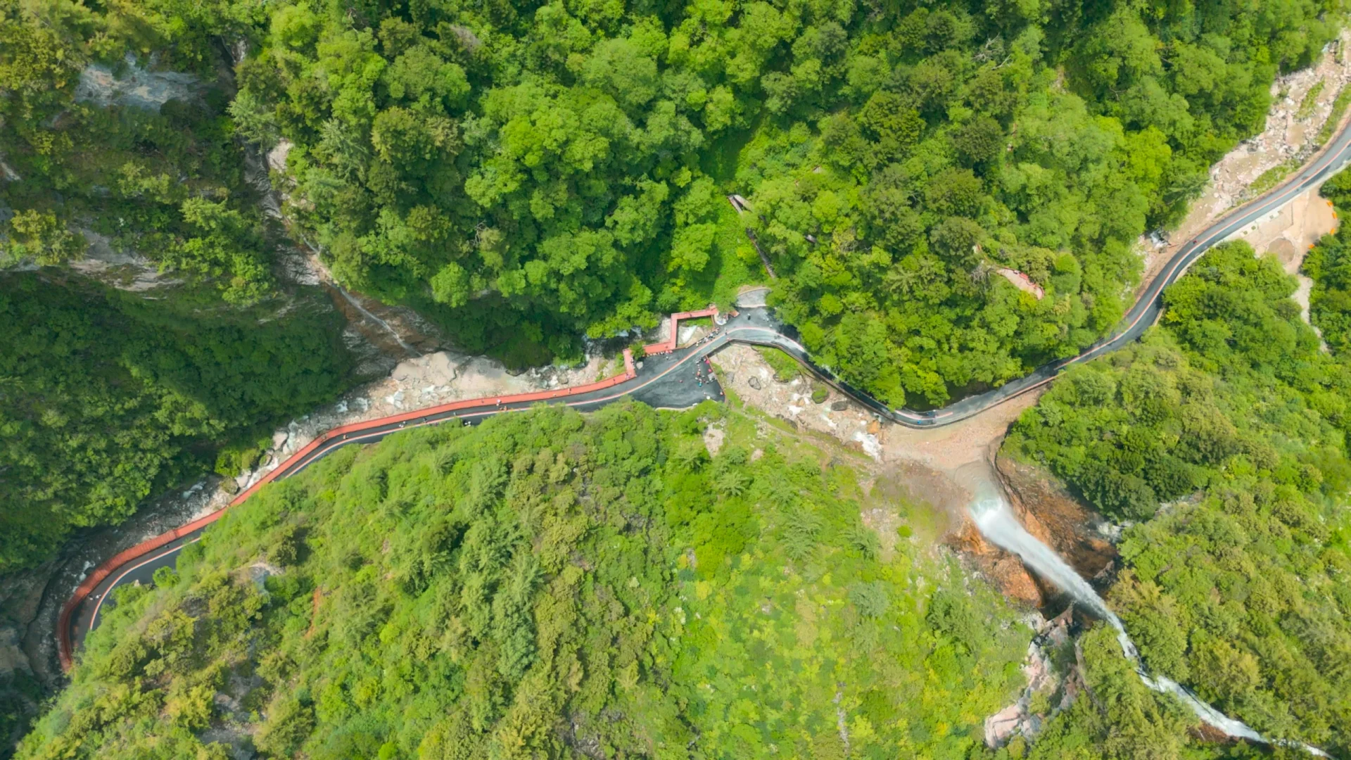 官鹅沟 千年爱恋铸就的陇南秘境