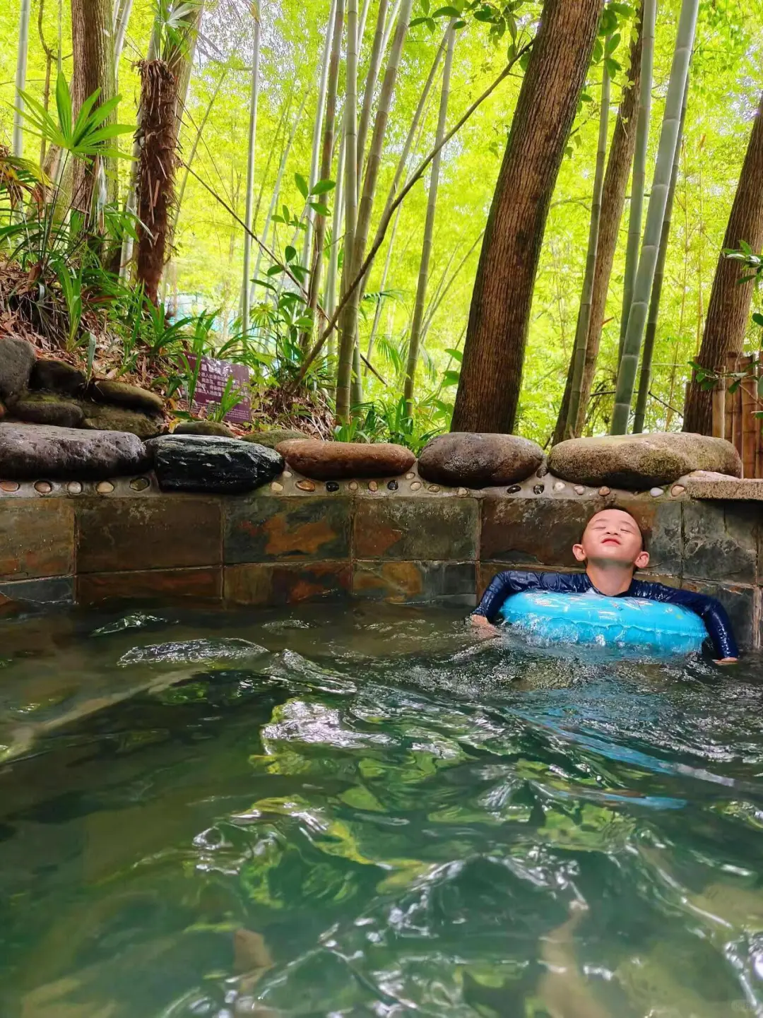 带儿子去了腾冲，这森林温泉比泰国还震撼！