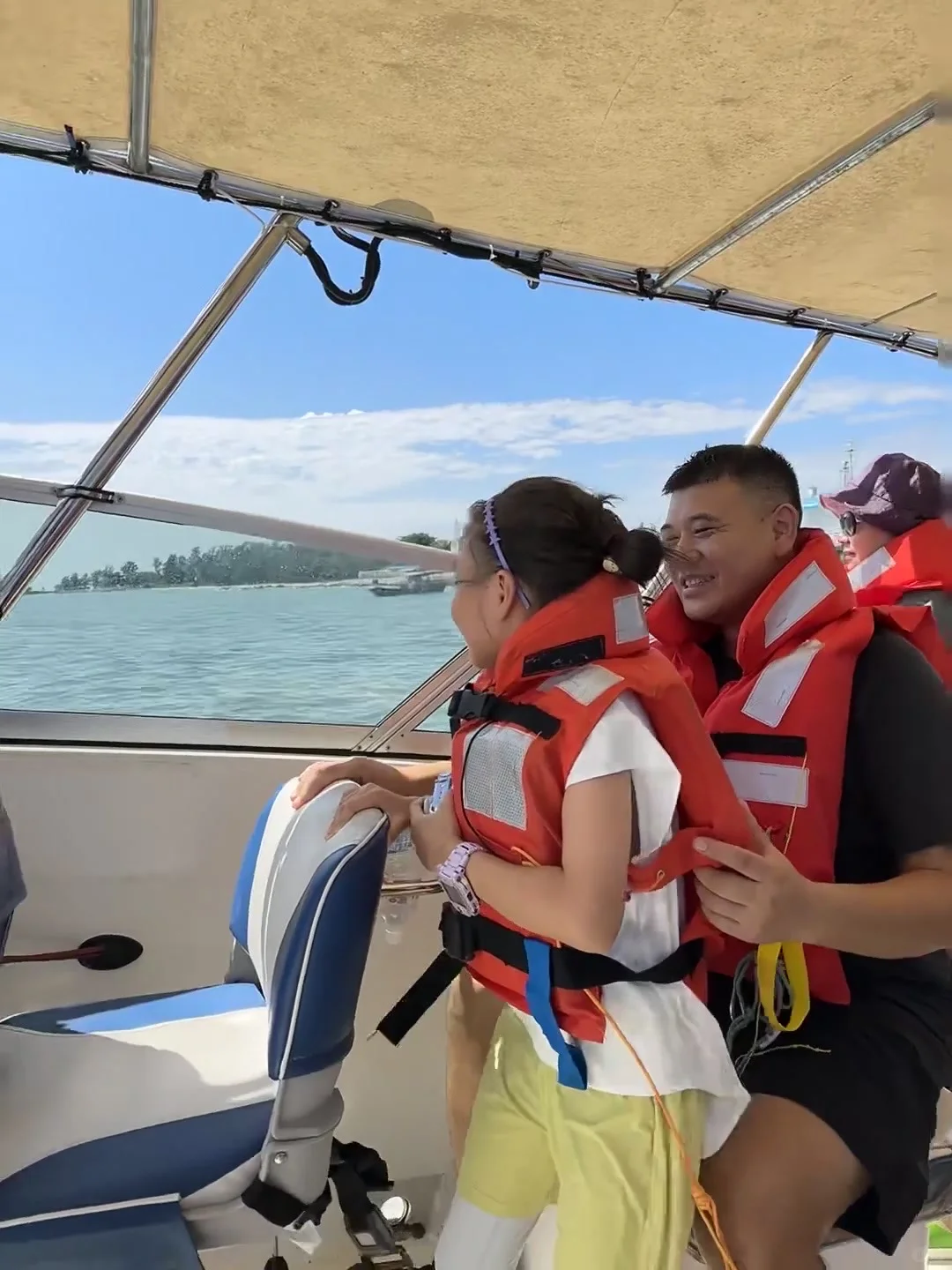 在三亚和崇左间选了崇左，娃玩的不想回家😭