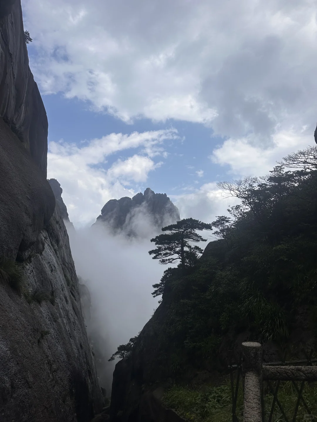 黄山爬了，坑还挺多