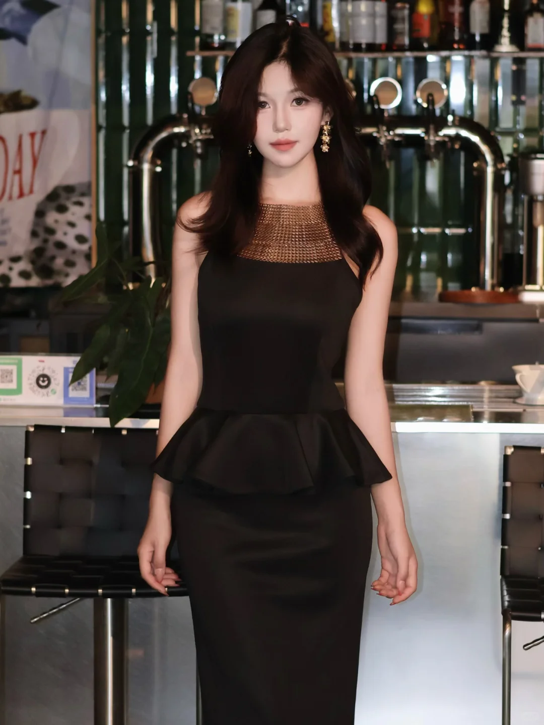 她在咖啡店里的每一个瞬间