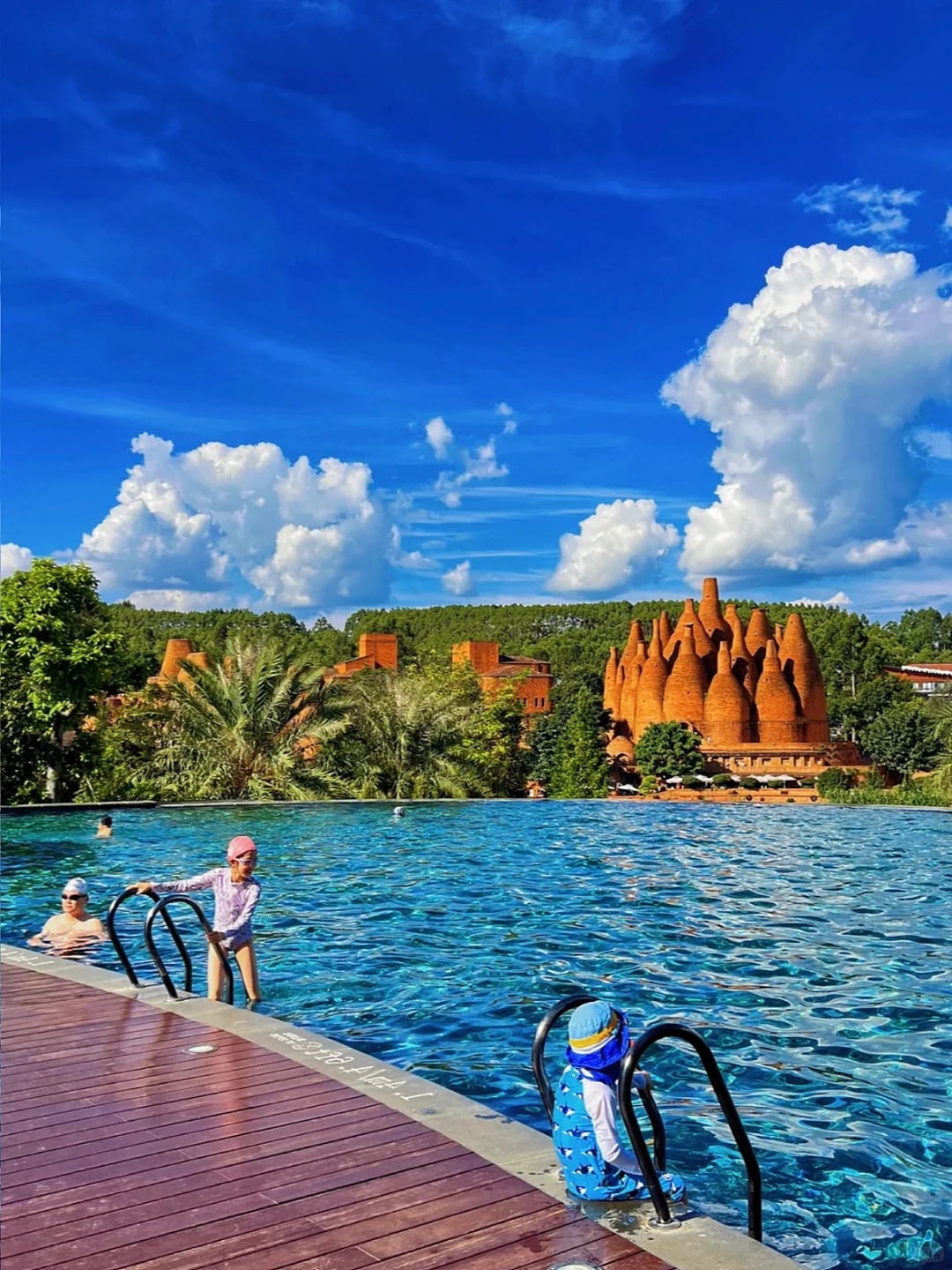 放弃崇左了，暑假冲23°C的弥勒，高铁直达方便