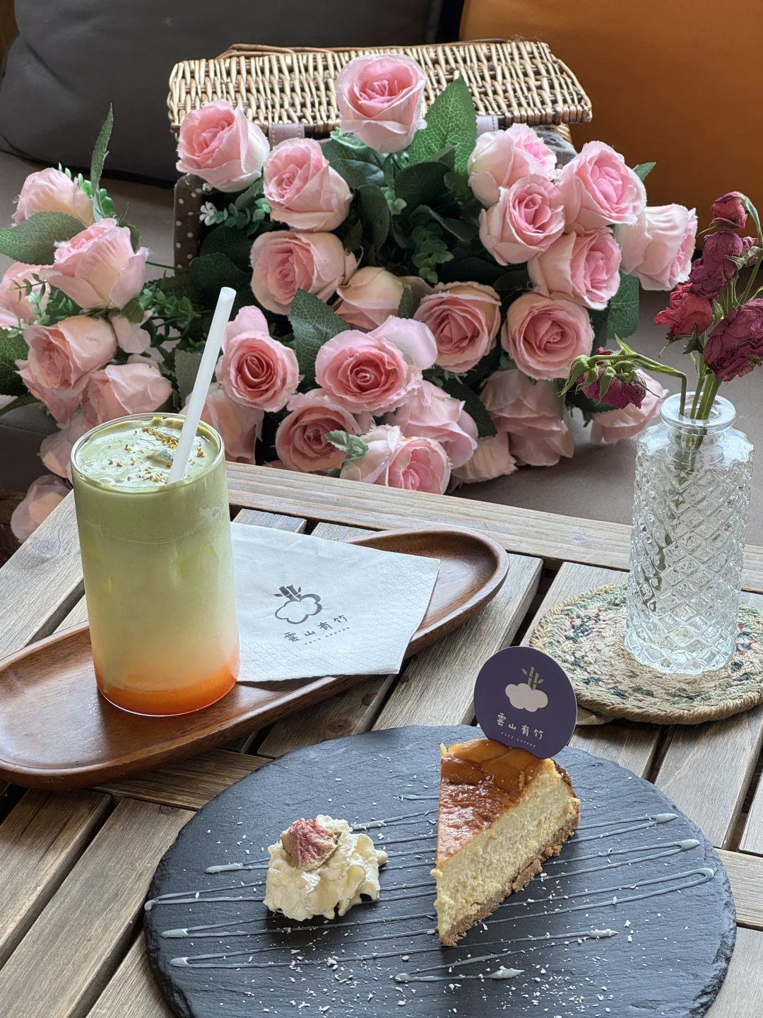 对自己熬夜做的丽江攻略满意得睡不着…😭