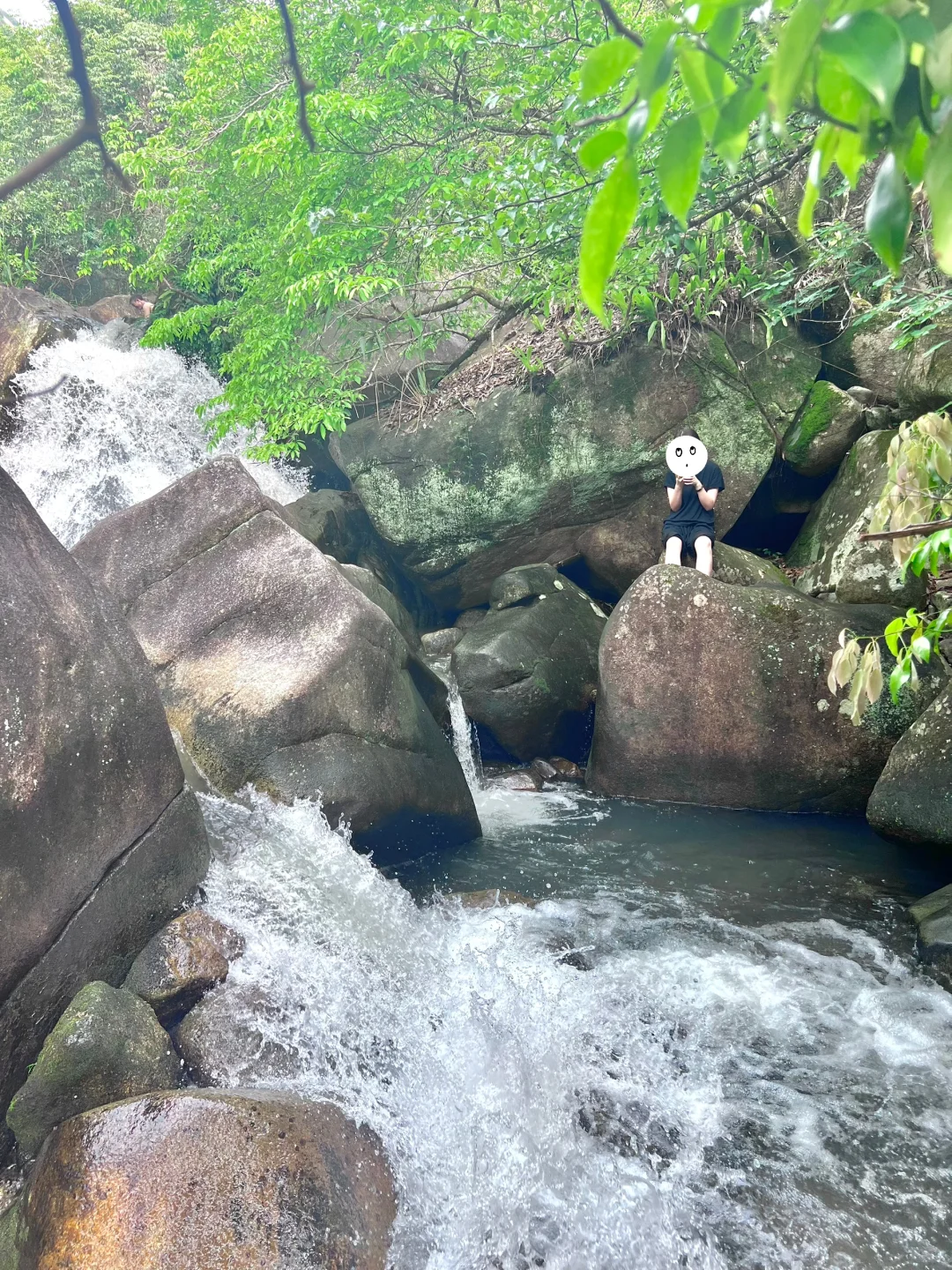 溯溪玩水捞鱼，这才是童年正确的打开方式呀！