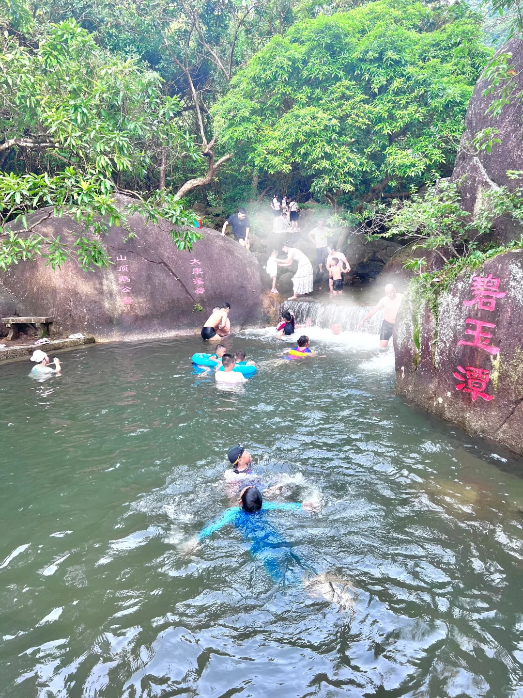 溯溪玩水捞鱼，这才是童年正确的打开方式呀！