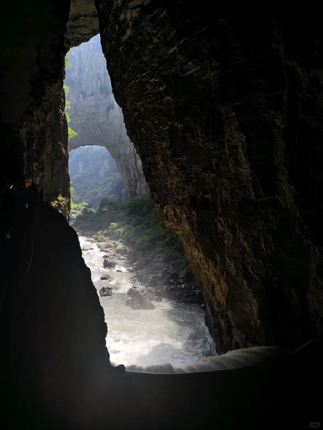 织金洞和大峡谷值得