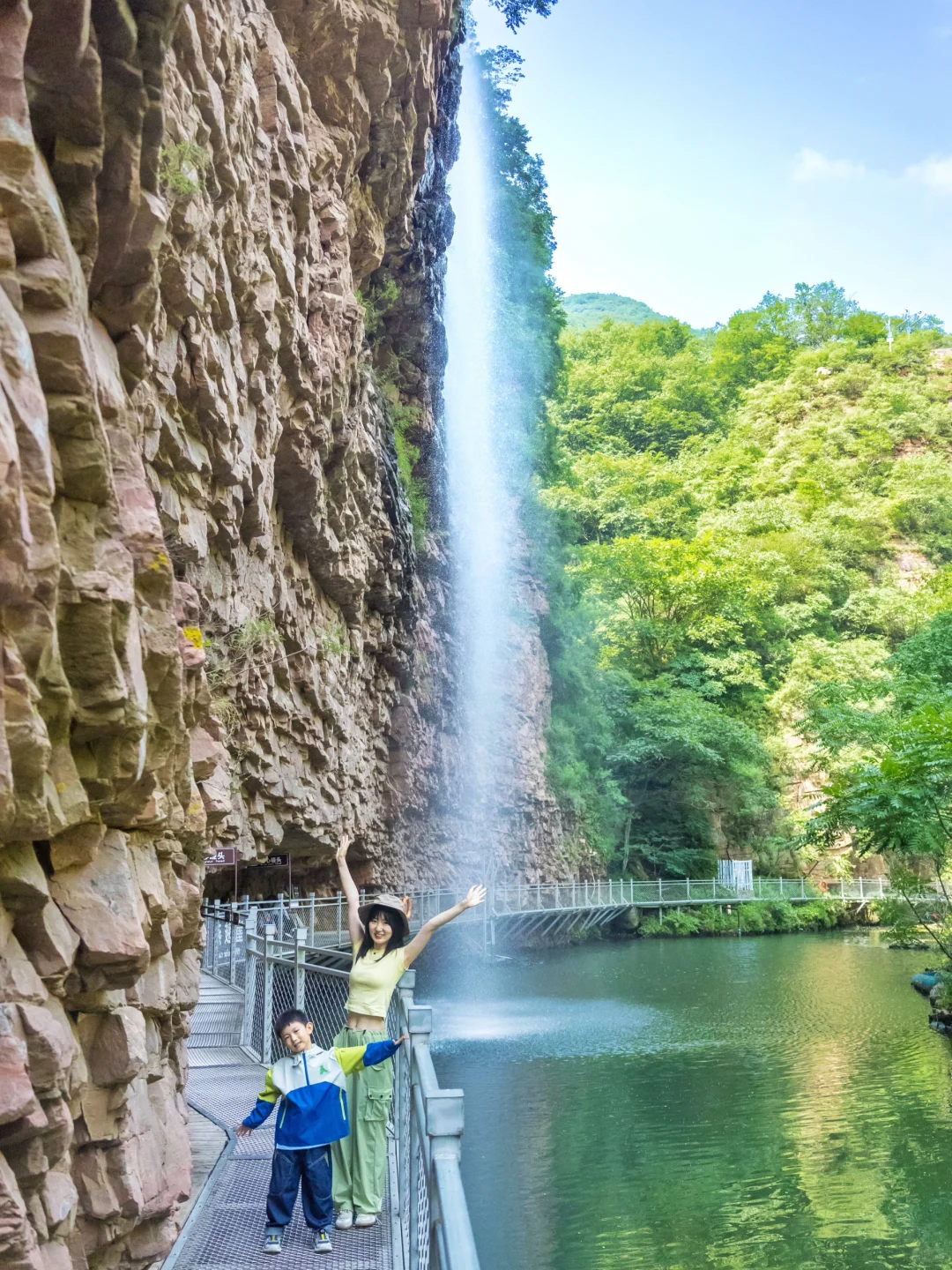 发现清凉避暑的小众山谷‼️有瀑布💦能漂流‼️