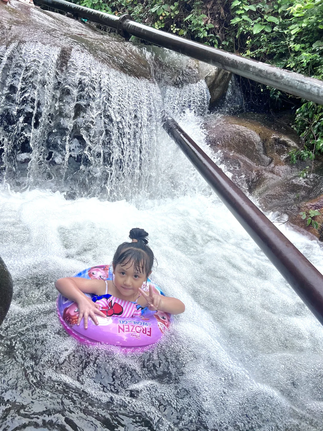 溯溪玩水捞鱼，这才是童年正确的打开方式呀！