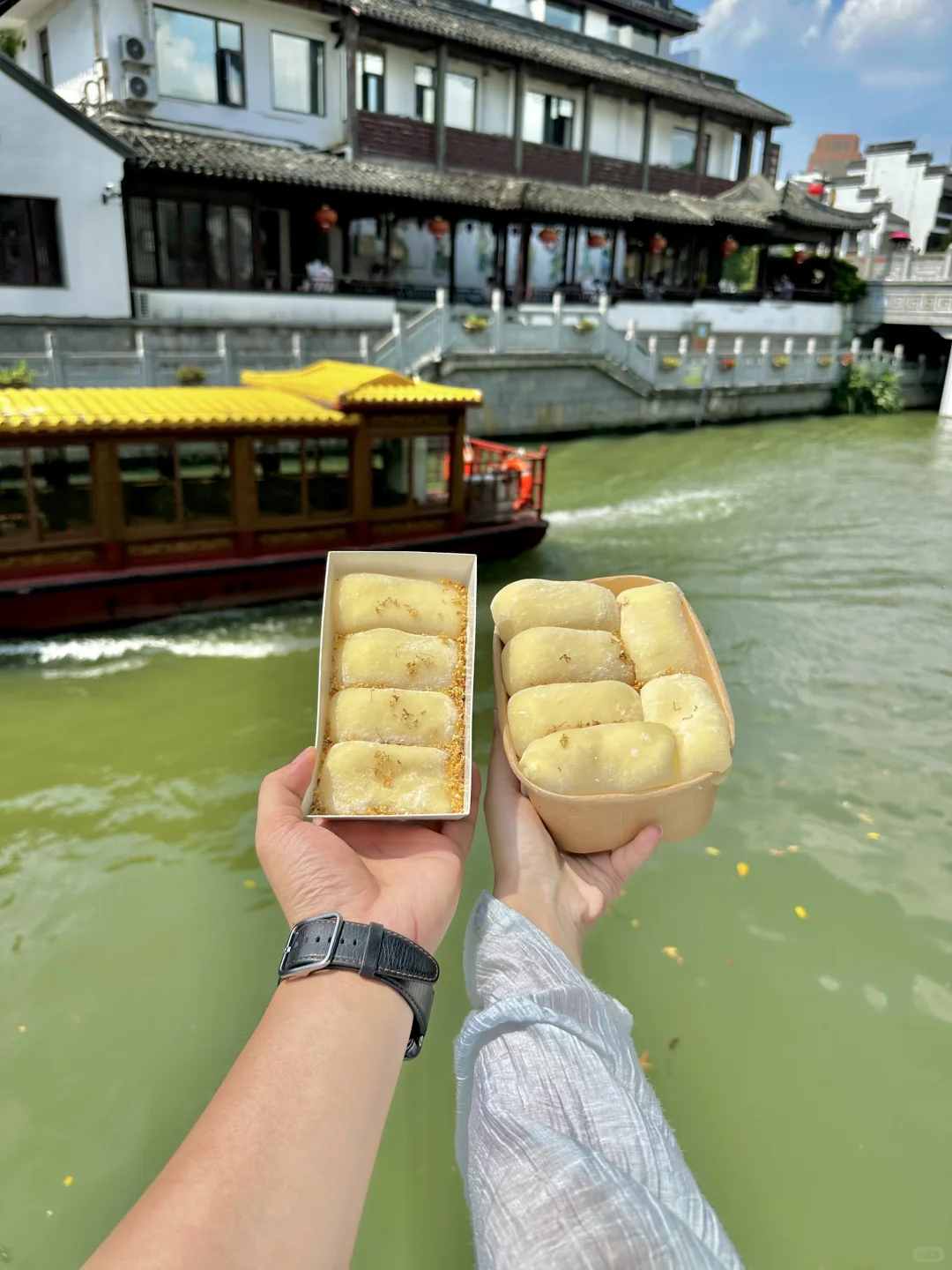 在南京，秦淮河边，6.8一份的漂亮甜品！