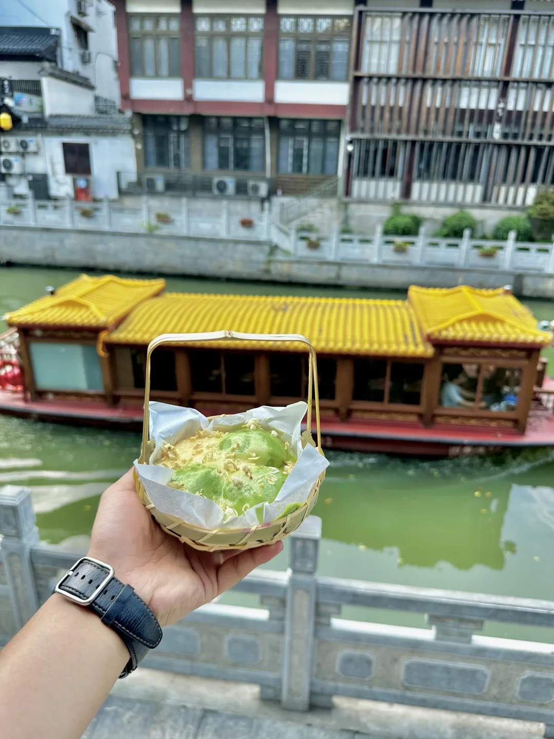 在南京，秦淮河边，6.8一份的漂亮甜品！