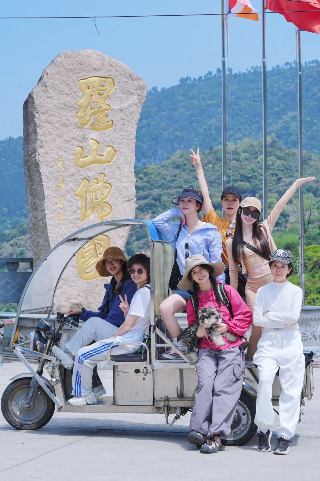 在春天的户外 做个快乐的野姑娘