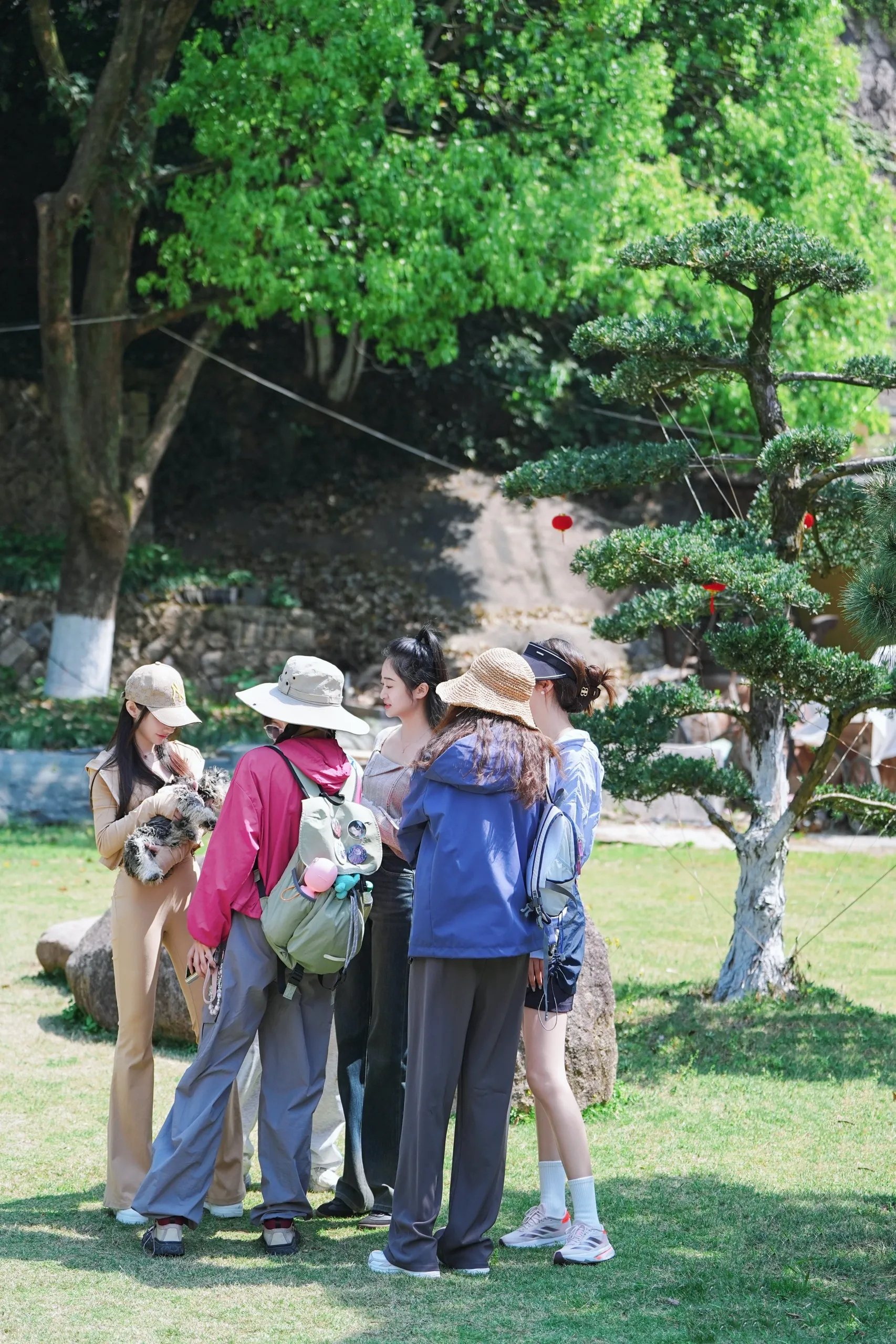 在春天的户外 做个快乐的野姑娘