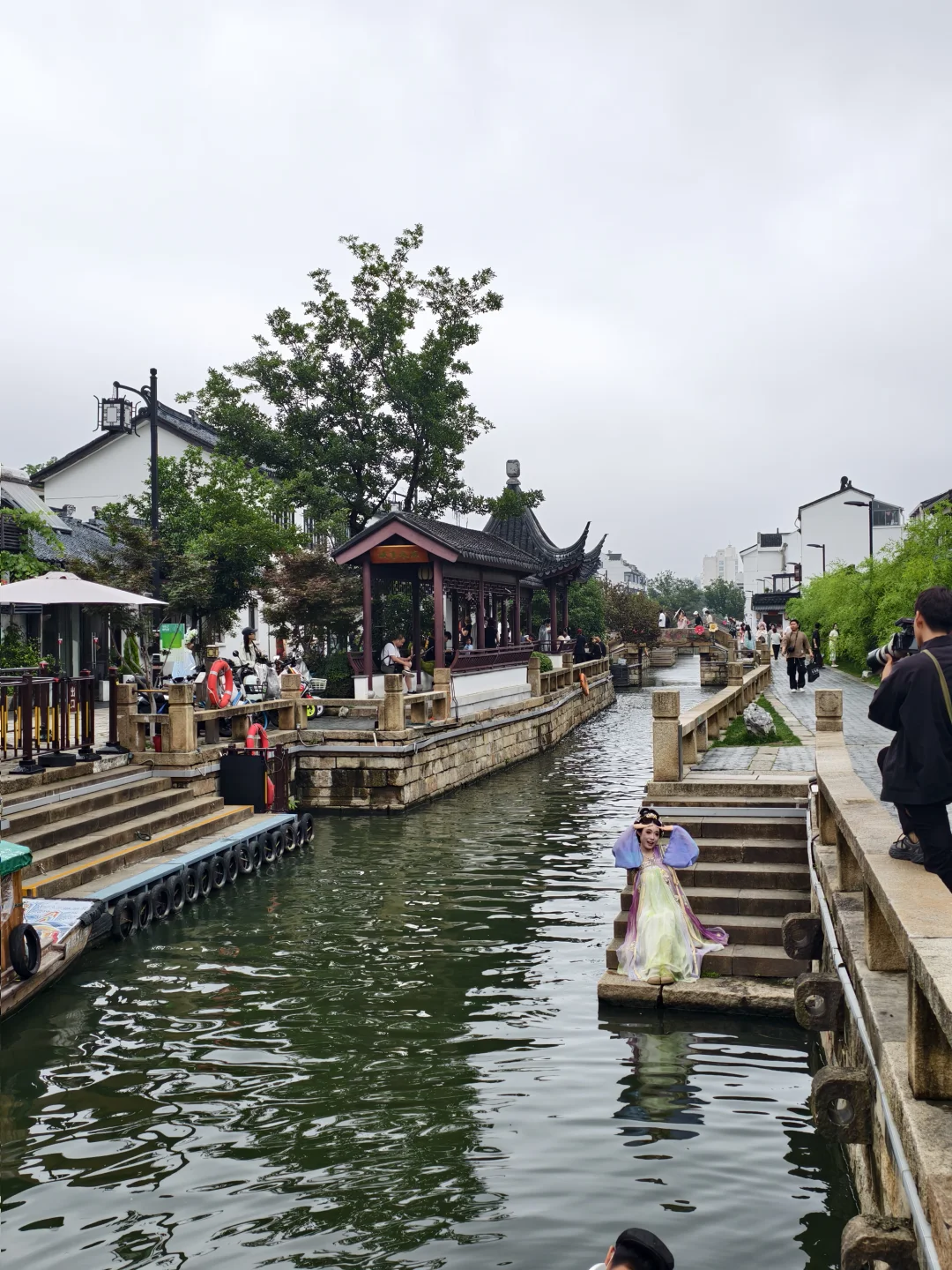 真的有被夜晚的七里山塘惊艳到！