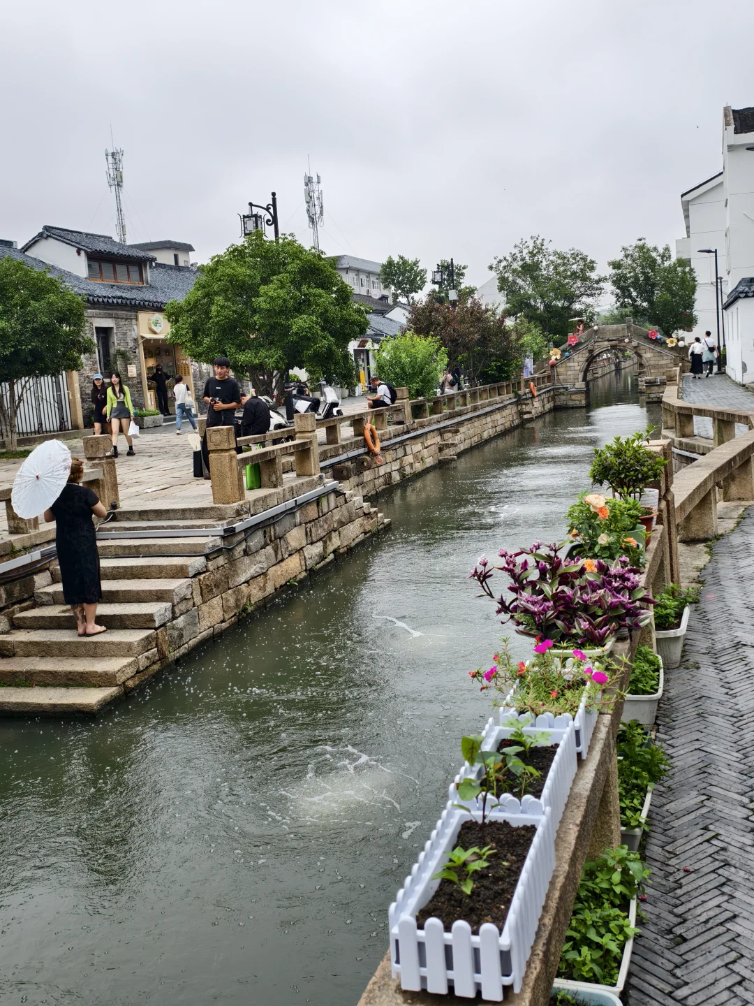 真的有被夜晚的七里山塘惊艳到！