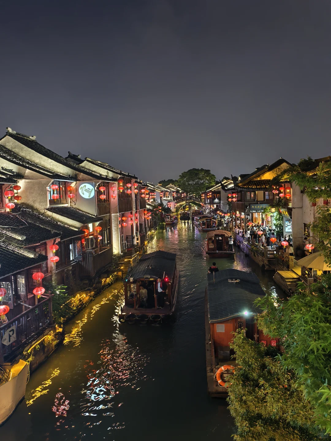 真的有被夜晚的七里山塘惊艳到！