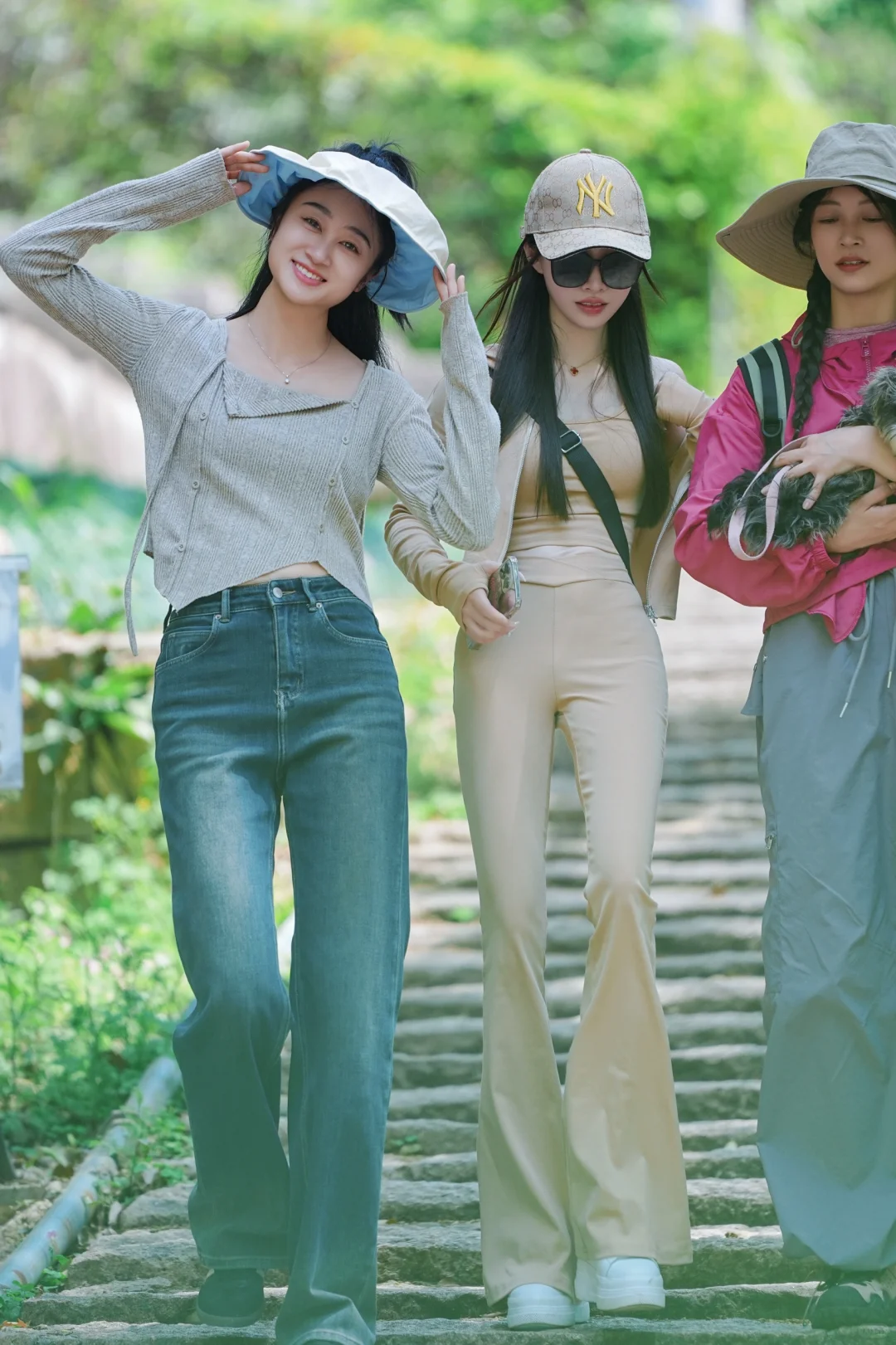 在春天的户外 做个快乐的野姑娘