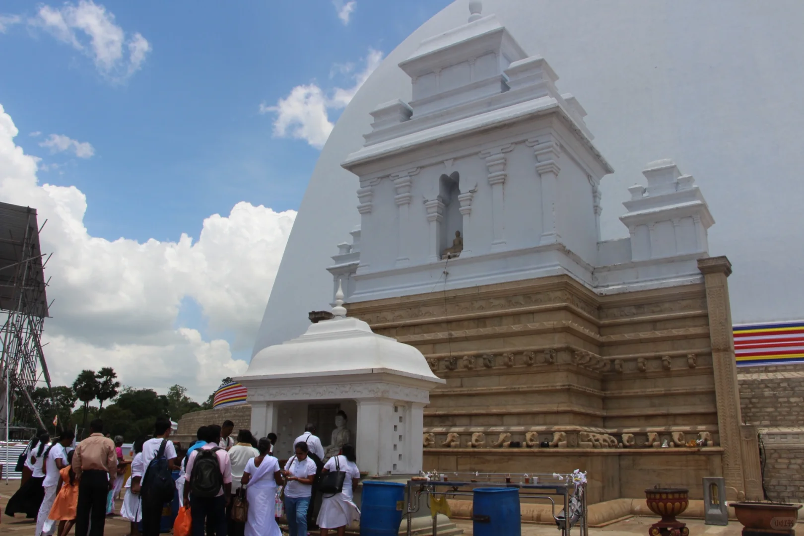斯里兰👣阿努拉德普勒，最古老的菩提树