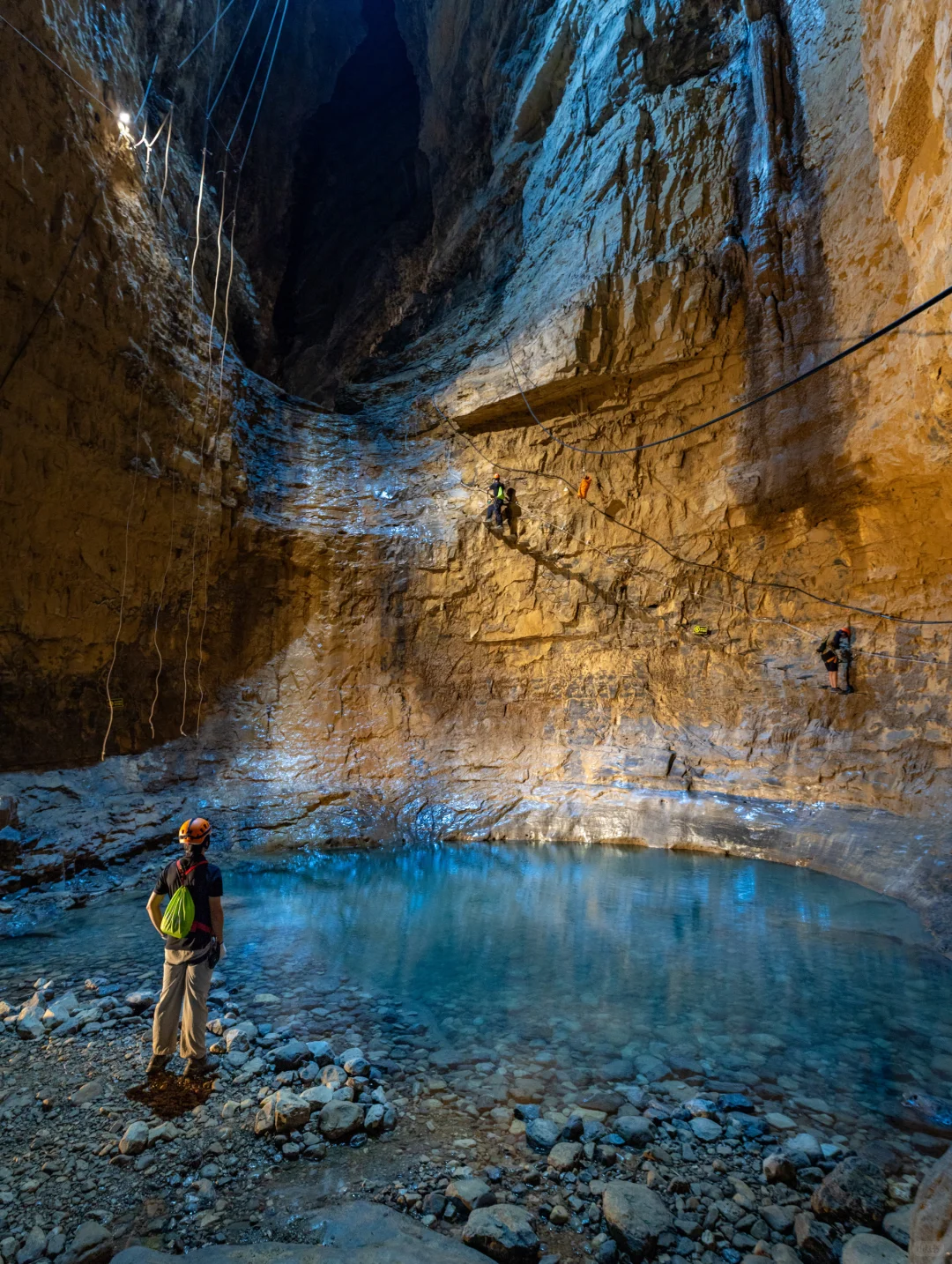 跟着王一博，在贵州找到“地心世界”的入口