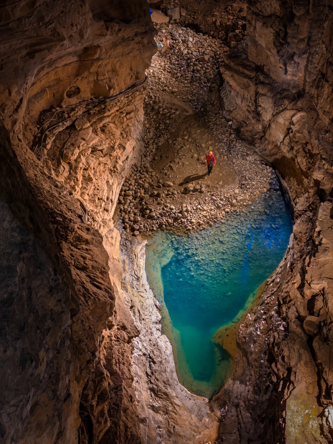 跟着王一博，在贵州找到“地心世界”的入口