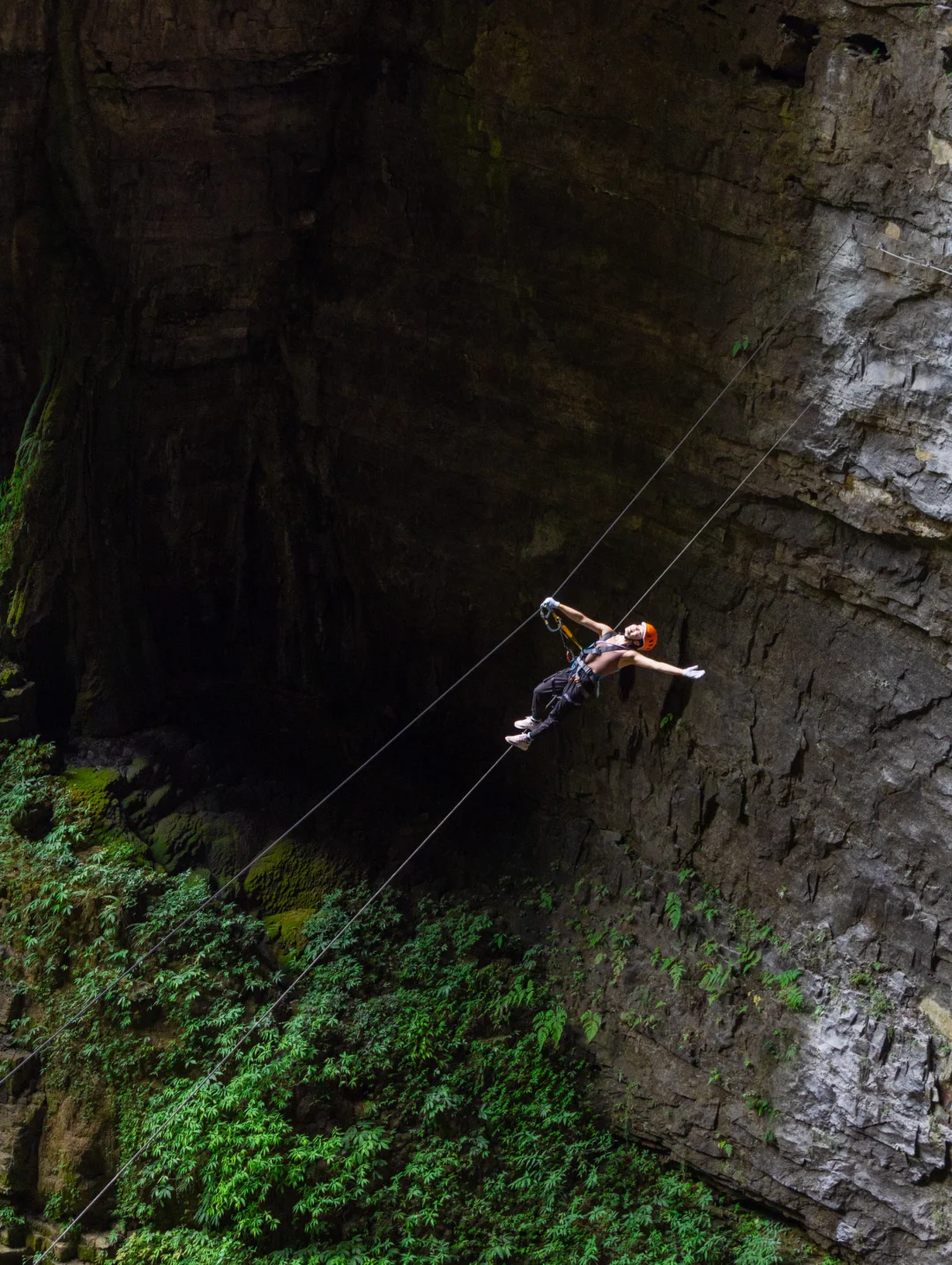 跟着王一博，在贵州找到“地心世界”的入口