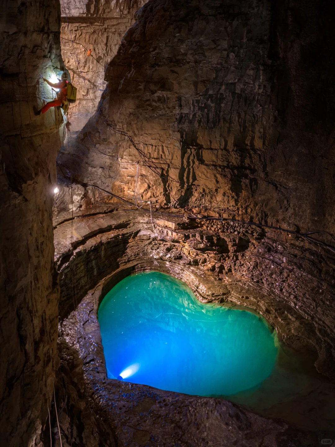 跟着王一博，在贵州找到“地心世界”的入口