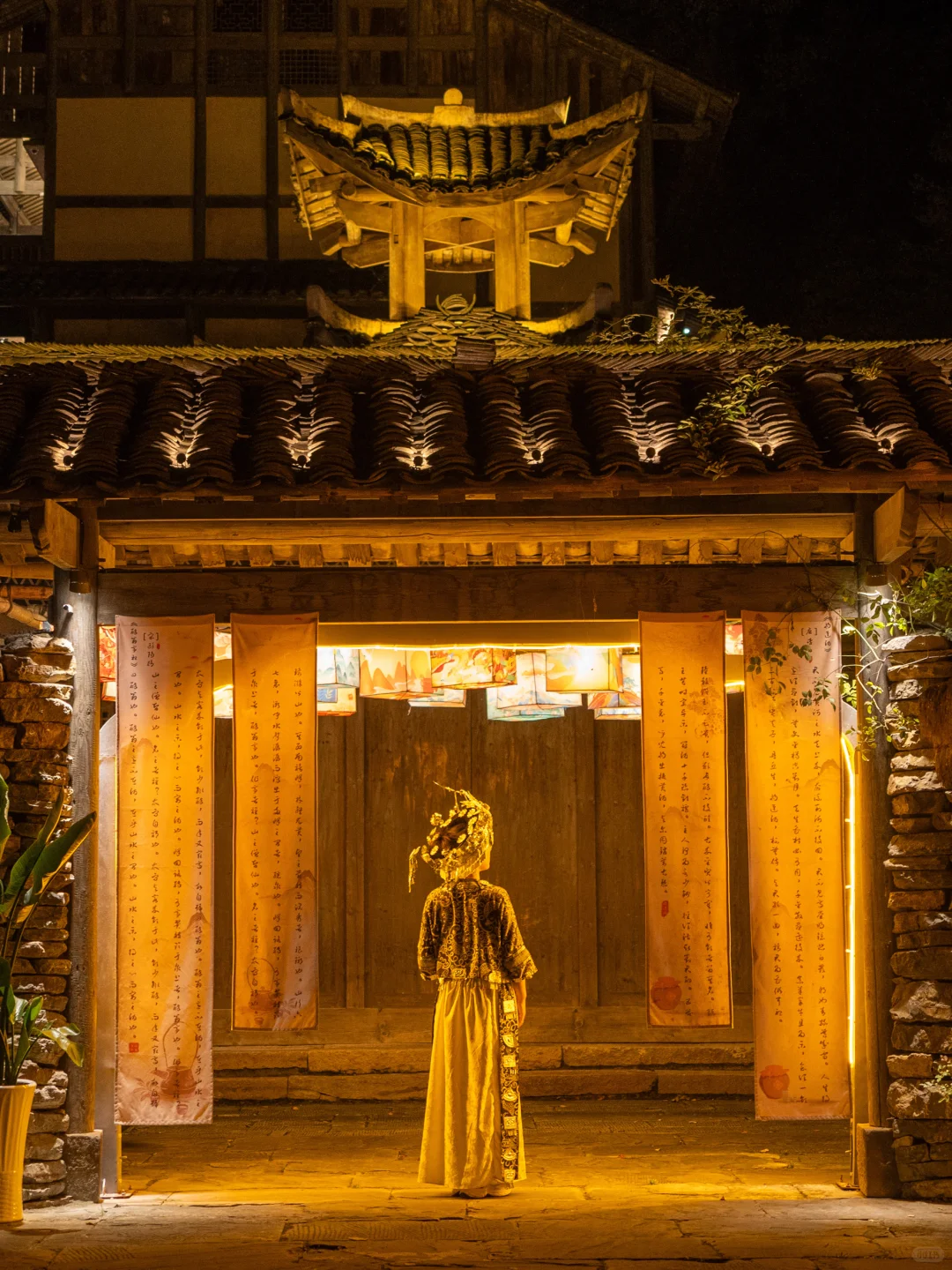 不愧是《国家地理》推荐的寨子，夜景太绝了