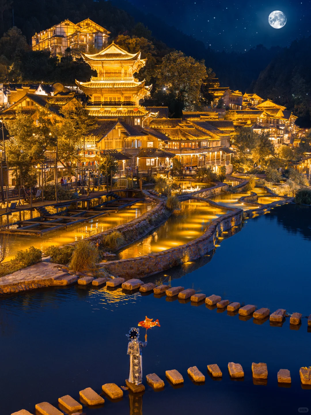 不愧是《国家地理》推荐的寨子，夜景太绝了