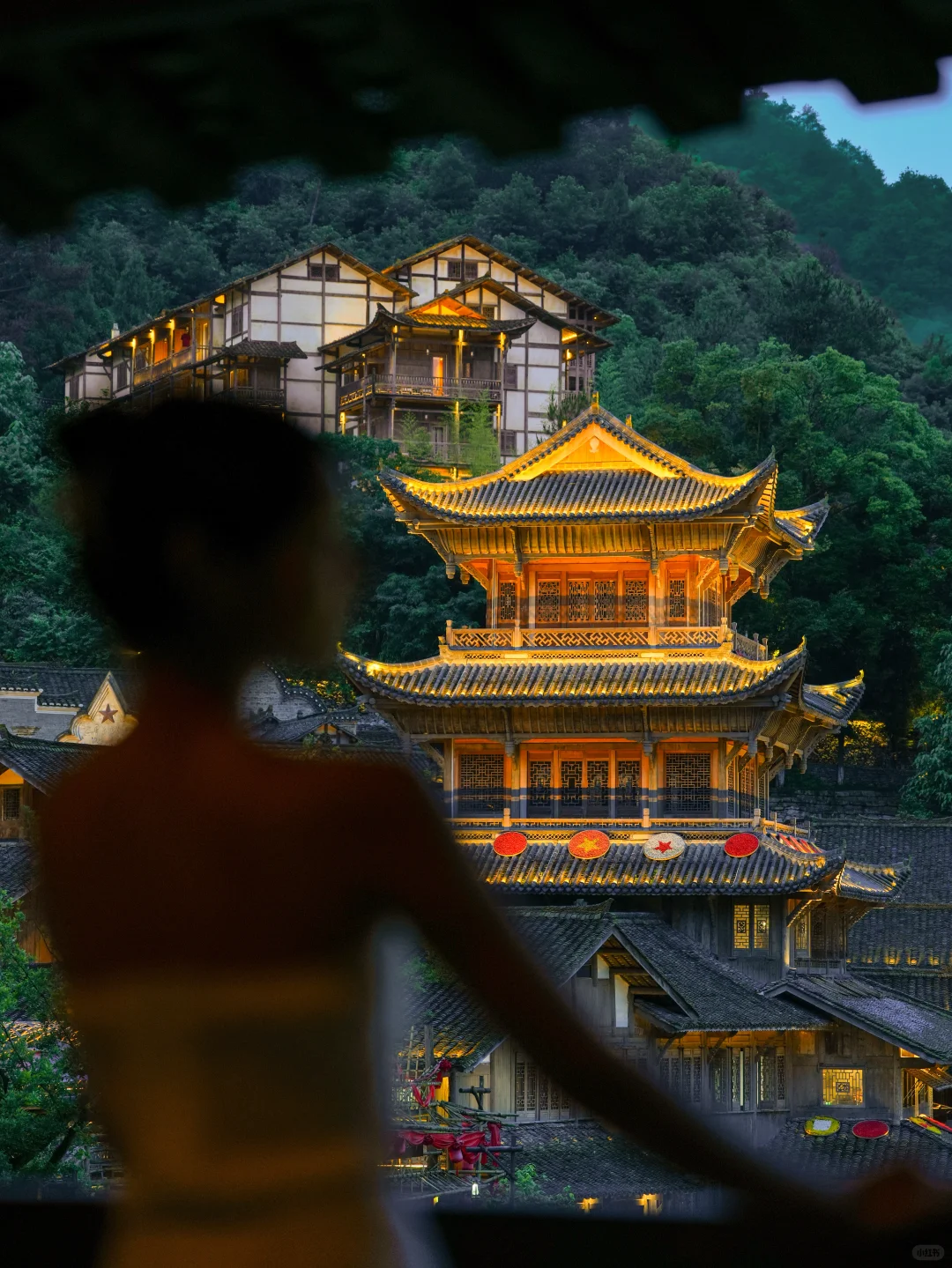 不愧是《国家地理》推荐的寨子，夜景太绝了