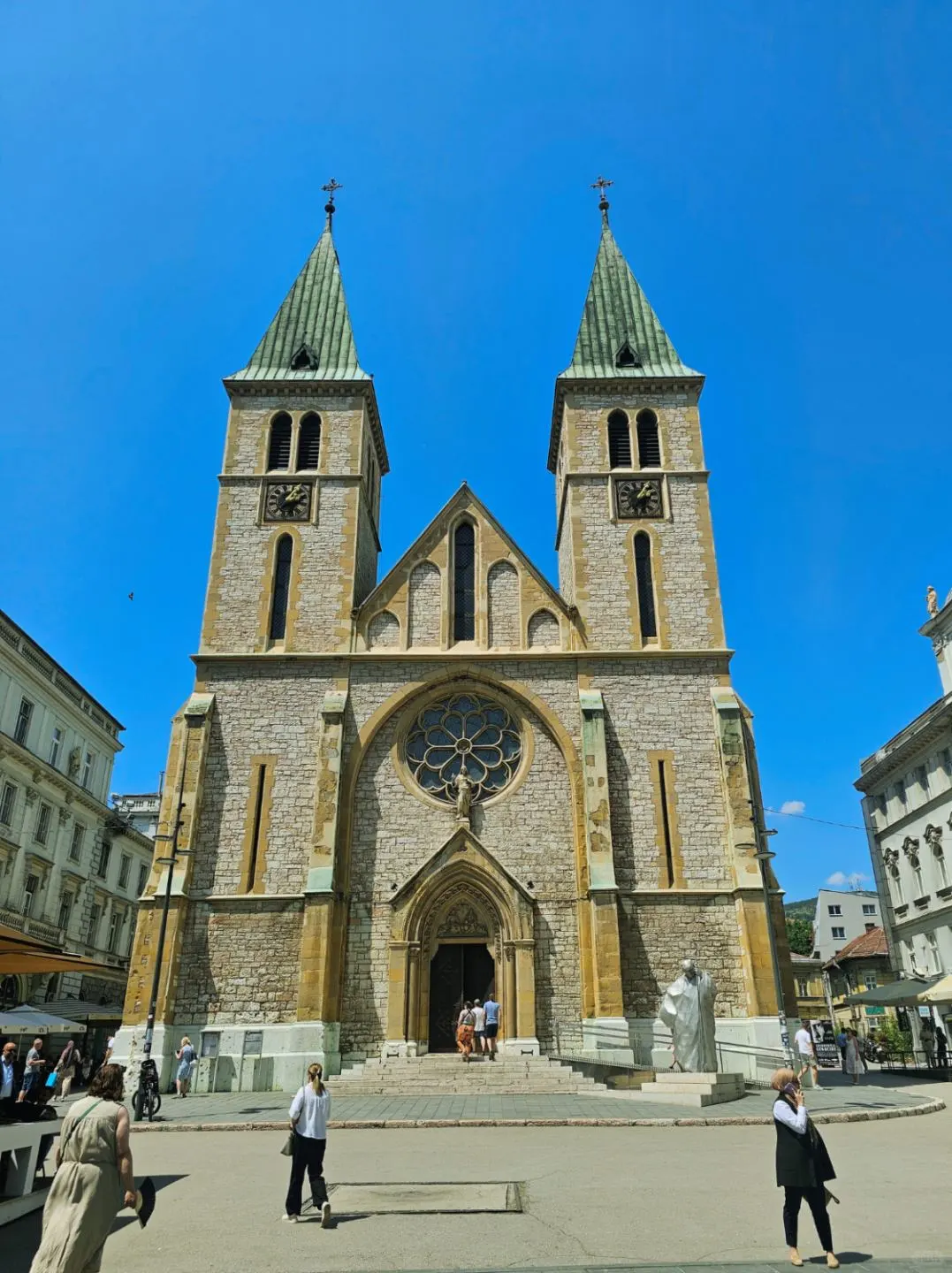 冷门免签东欧3国，4-6人小团1w直接冲塞波黑