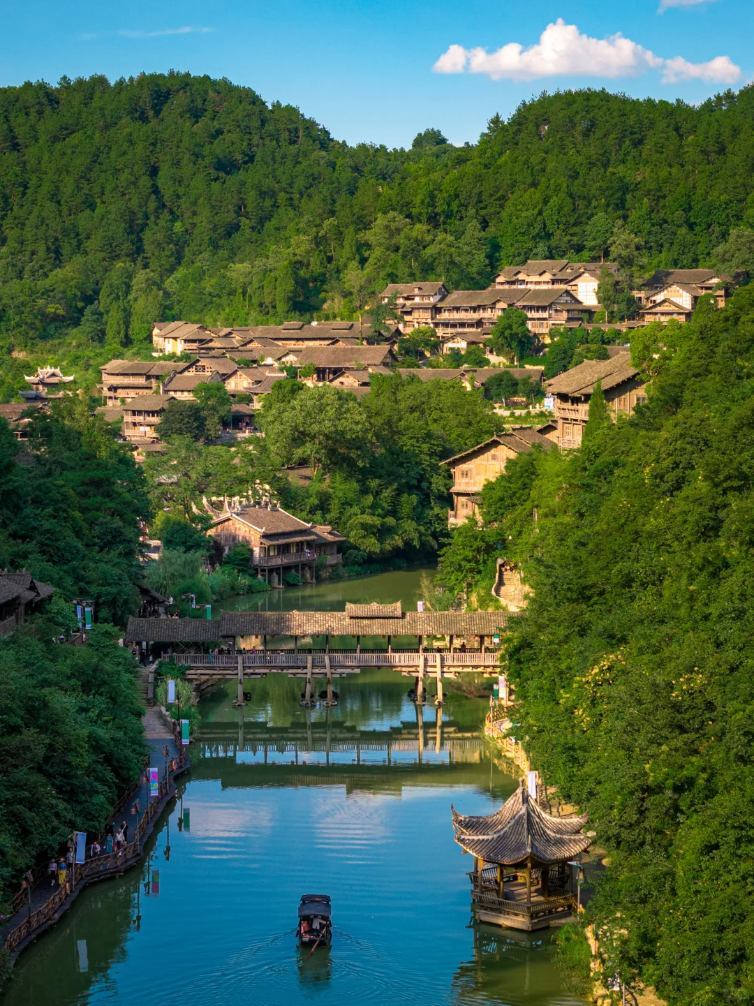 不愧是《国家地理》推荐的寨子，夜景太绝了