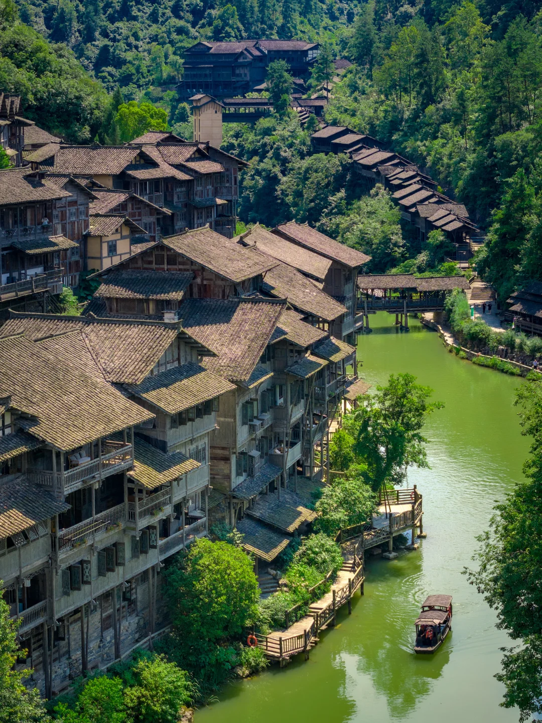 不愧是《国家地理》推荐的寨子，夜景太绝了