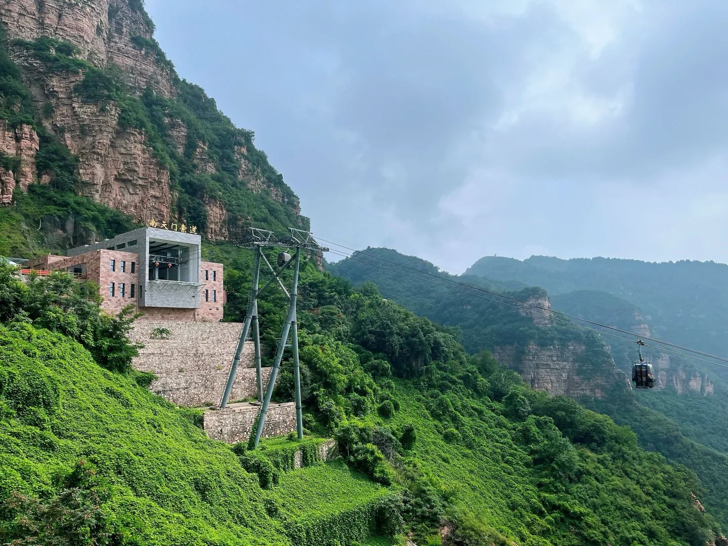 邯郸旅行：东太行山，包场爬山，绝美丹霞地貌