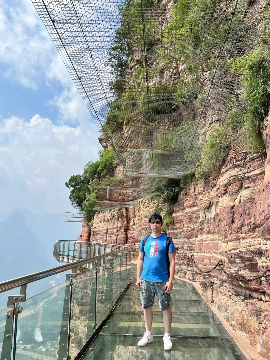 邯郸旅行：东太行山玻璃栈道，脚下是万丈深渊