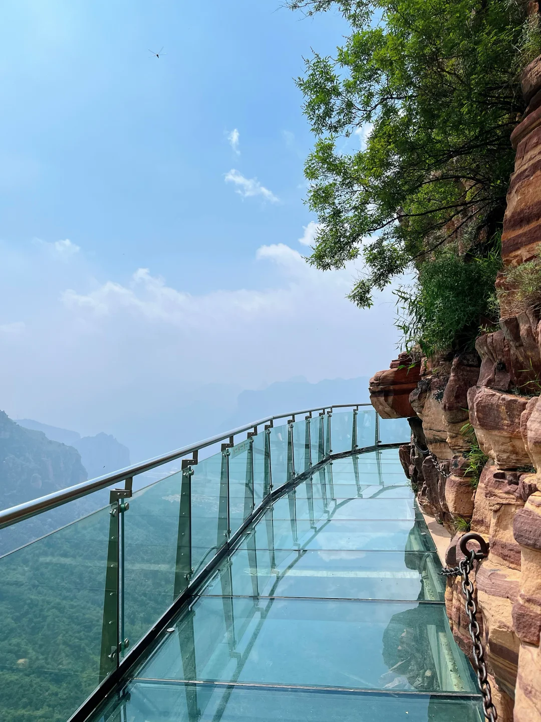 邯郸旅行：东太行山玻璃栈道，脚下是万丈深渊