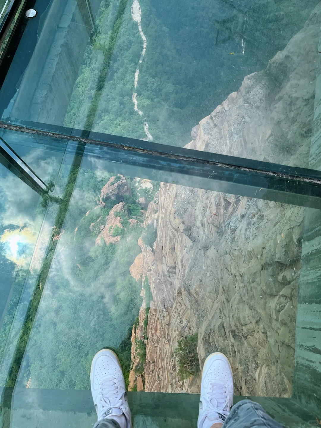 邯郸旅行：东太行山玻璃栈道，脚下是万丈深渊