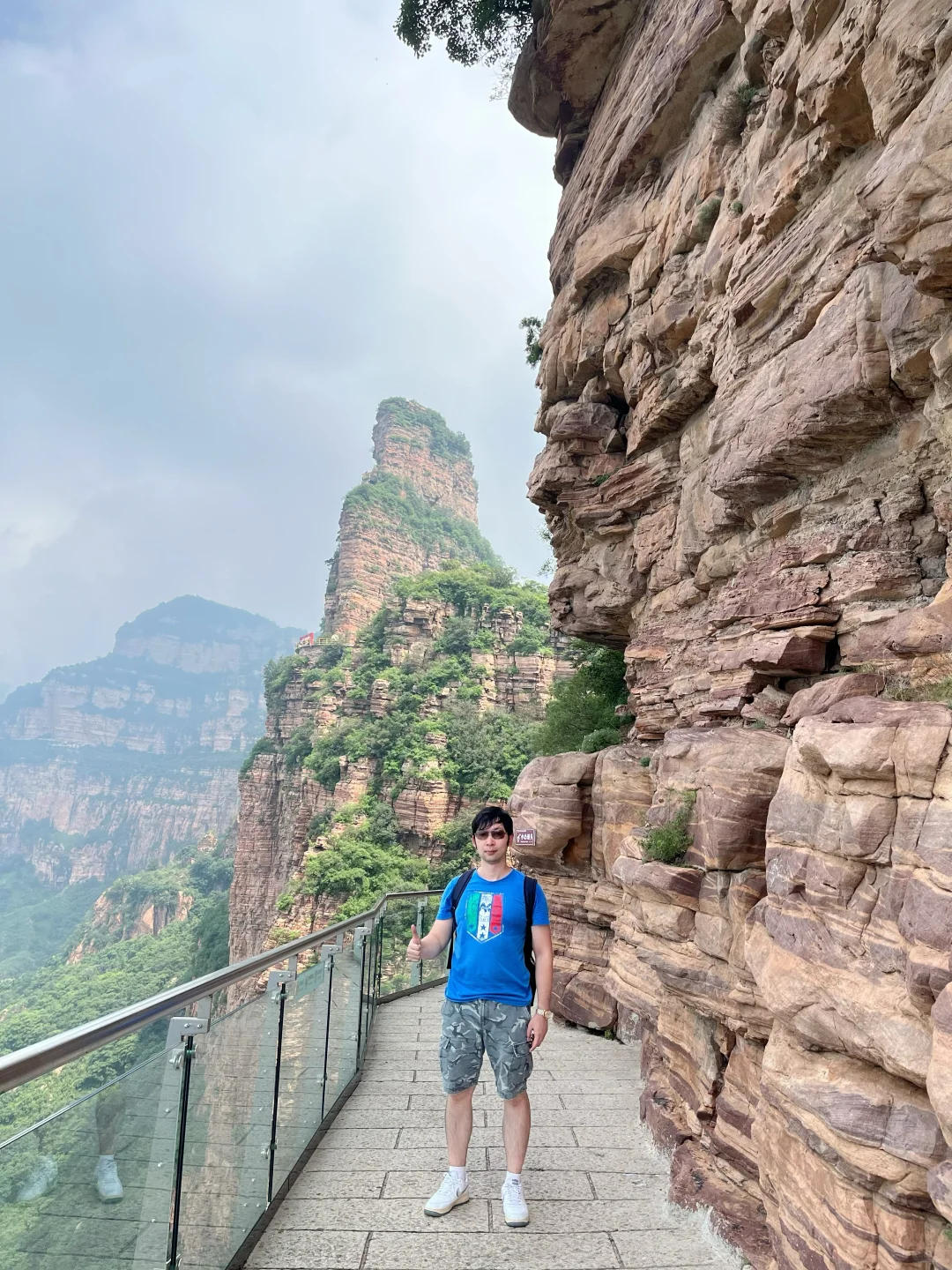邯郸旅行：东太行山玻璃栈道，脚下是万丈深渊
